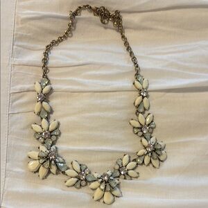 Elegant Floral Necklace in Cream and Gold